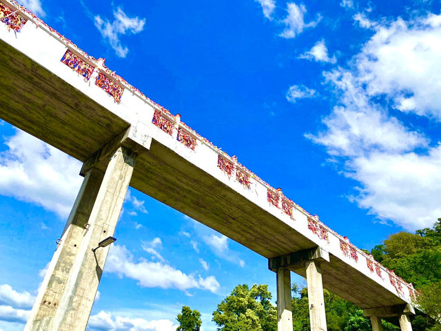 🌿 静かな山の寺院で心を癒そう。ワット・カオタベークで自然とともにリラックス！ #ワットカオタベーク #タイの寺院 #