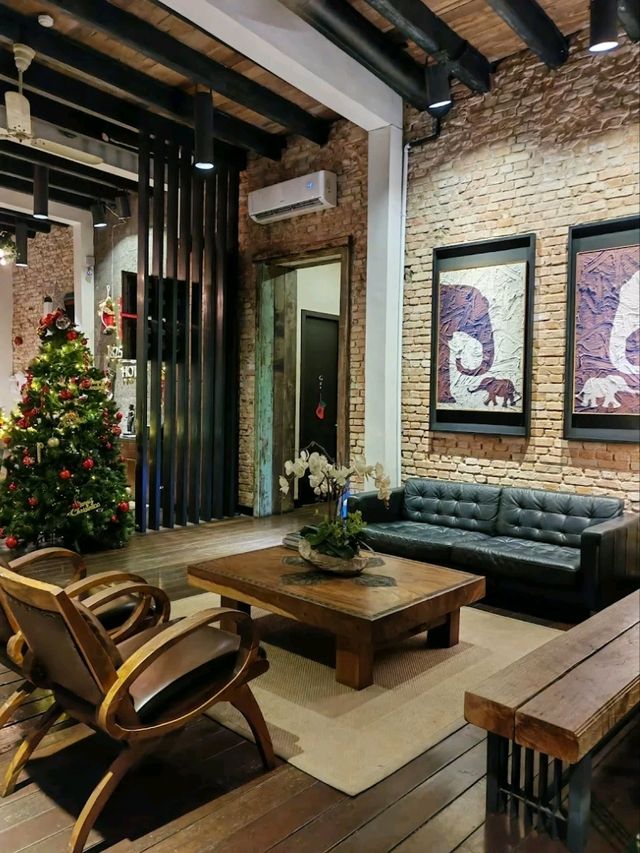 “Riverside Heritage Boutique: Culture, Comfort & Charm”