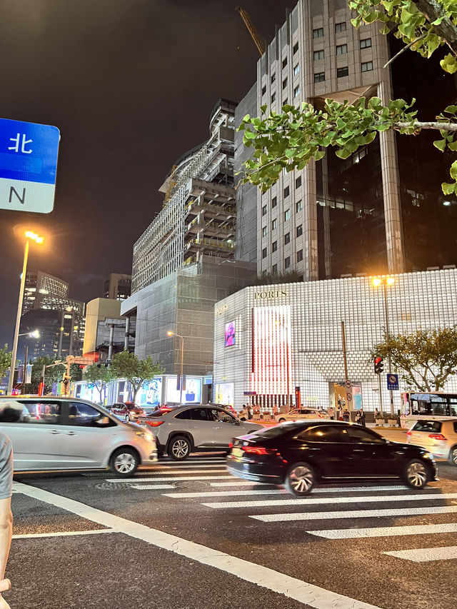 🇨🇳 Shanghai Through Its Streets: A Walking Tour from Museum to Yu Garden to Lujiazui