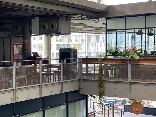 🌳🇹🇭 The Commons: My Bangkok Community Commercial "White Moonlight"!