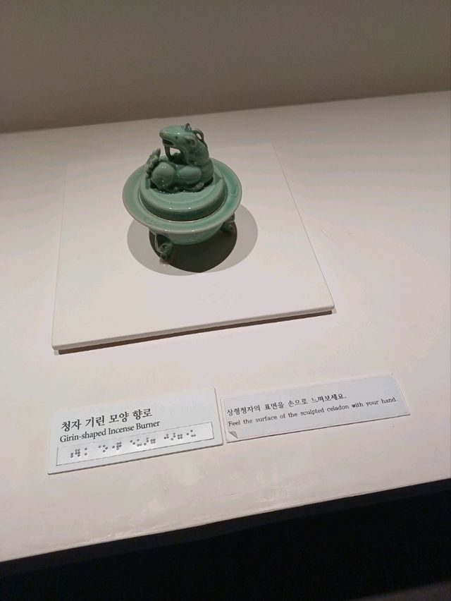 역사와 감성이 공존하는 실내 데이트 명소