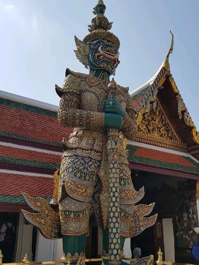 "Exploring Bangkok's Crown Jewel: The Grand Palace & Emerald Buddha"