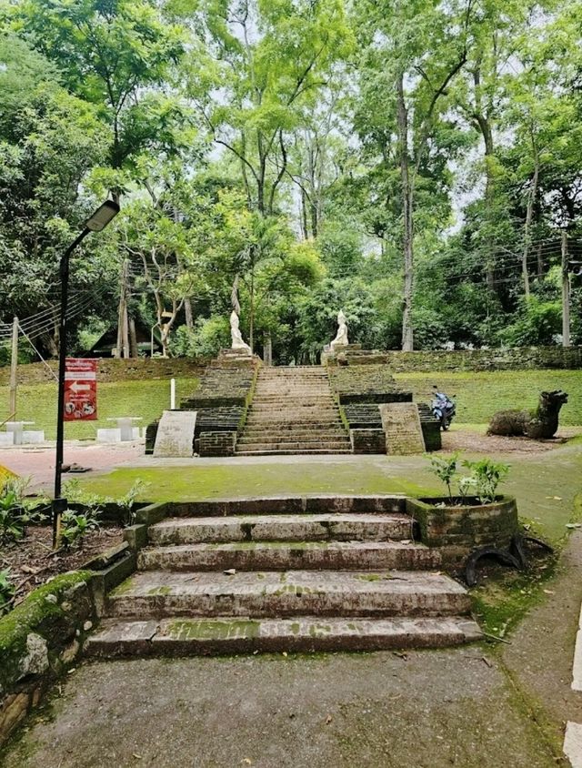  วัดอุโมงค์ สวนพุทธธรรม วัดเก่าแก่กว่า 700 ปี