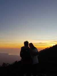 “Ijen Volcano: Where Blue Flames Meet Sunrise Skies”💙