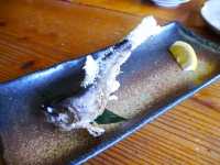 一間能品嚐到高尾山名物「蕎麥麵」與溪流魚料理的知名餐廳