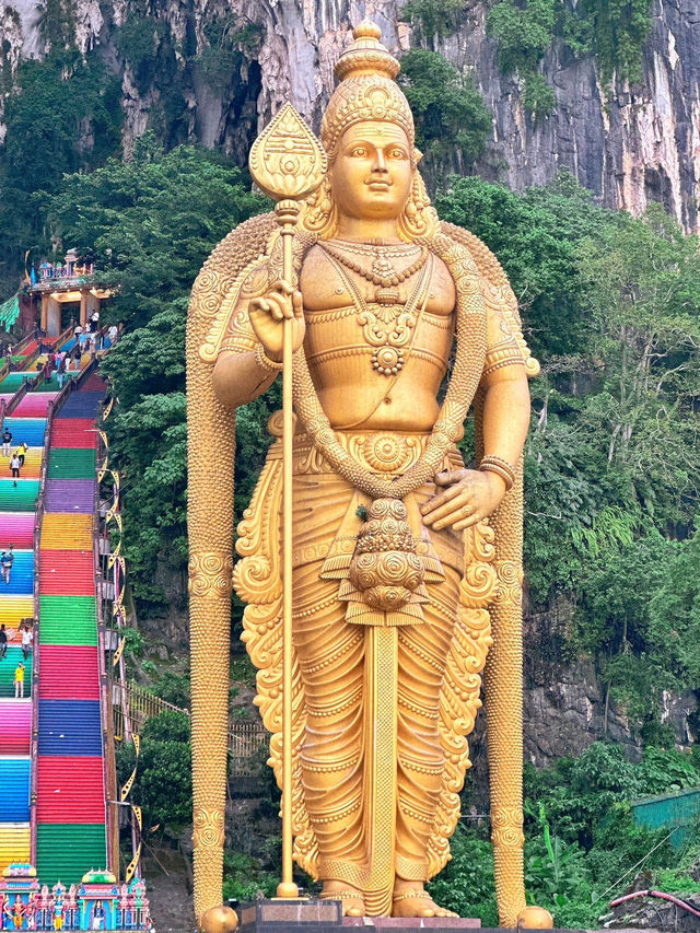 Sightseeing Without Suffering: Batu Caves From Below