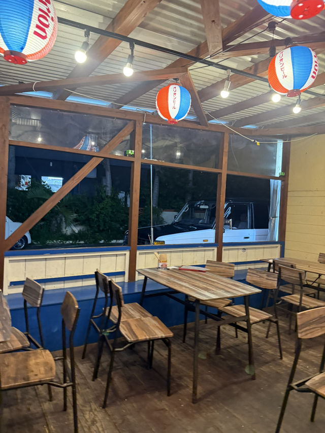 🍹やんばる屋 — 恩納村の本格沖縄大衆酒場。ウッドデッキで乾杯！