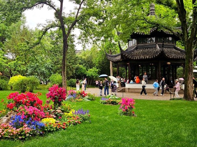 I came to this garden in Suzhou, and I was stunned by its beauty