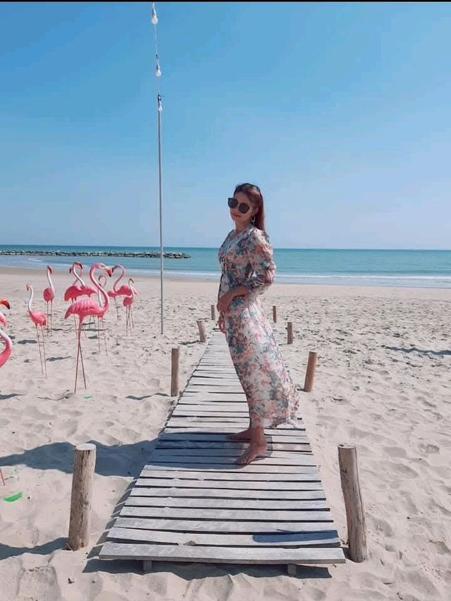 Models Beach หาดเจ้าสำราญ