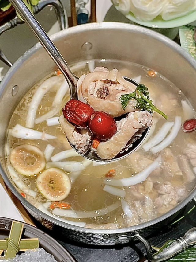 在熱帶雨林吃椰子雞先有海南雞感覺 💕 四季椰林椰子雞（金光華店） 