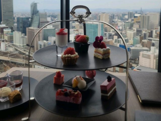 스카이 다이닝 텐구(Sky Dining 天空) ストロベリーアフタヌーンティー(딸기애프터눈티)