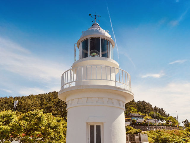 Serene Coastal Views and a Refreshing Stroll