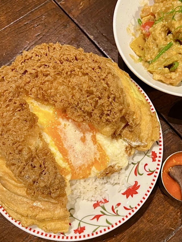 曼谷最浮誇疏乎厘蛋飯：Sam Lor 米其林推薦流心炸蛋飯