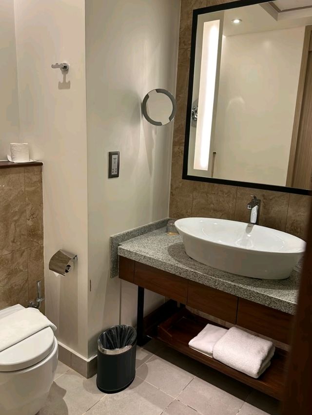 🏨✨ Amari Johor Bahru – City Chic Meets Comfort in JB 🇲🇾🌟