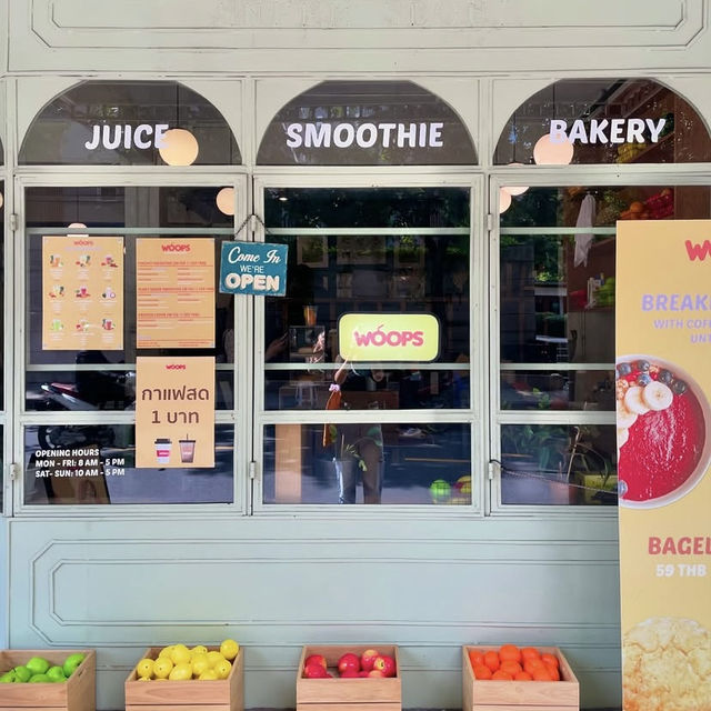 Woops – สมูทตี้อร่อยพร้อมร้านดอกไม้สุดคิวท์ในสาทร 