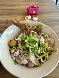 高雄大立百貨A館電影院旁邊（大城老船麵）美食小吃.值得推薦大家