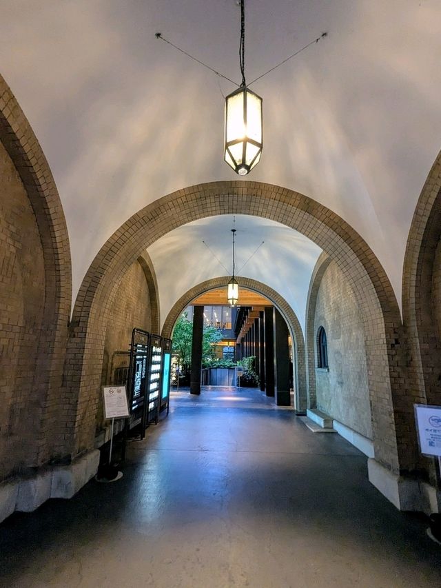 京都 | 新風館，在鬧區中邊逛街邊賞花