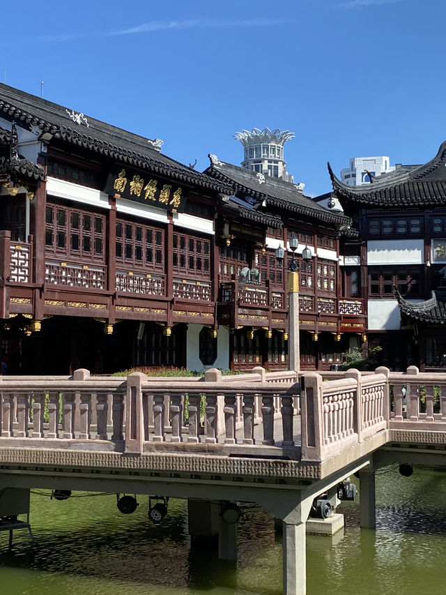 晚上金光璀璨的豫園，早上該去嗎？