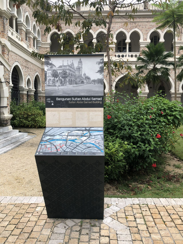 Walking around Merdeka Square (Dataran Merdeka) 
