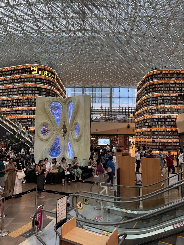 韓國首爾星空圖書館（韓劇：青春紀錄拍攝地點）