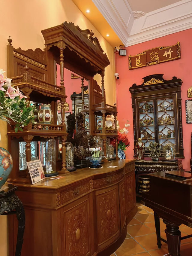 A Glimpse into Peranakan Grandeur – My Visit to Pinang Peranakan Mansion