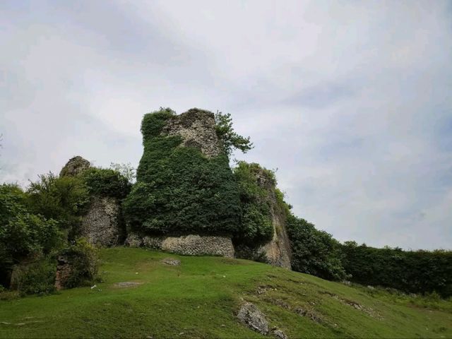 Strolling Around Rukhi Fortress