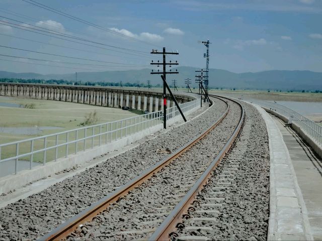 ทางรถไฟลอยน้ำ ลพบุรี
