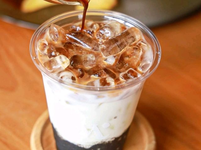 ☕คาเฟ่ริมน้ำที่ดีต่อใจและไทม์ไลน์มาก 