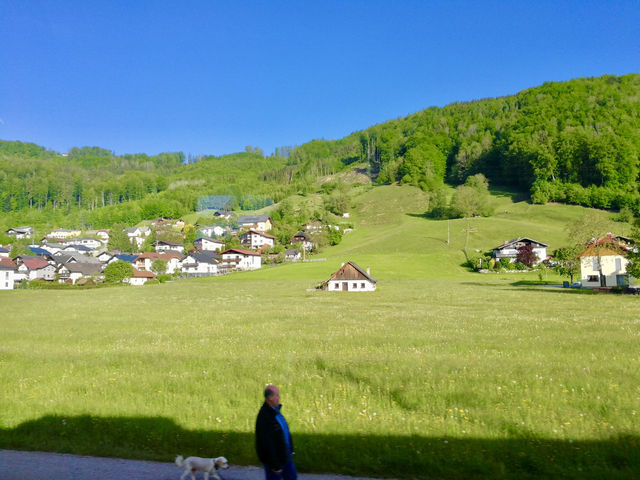 🚉 A Window Seat to Wonder: Taking the Local Train from Altmünster to Aurachkirchen