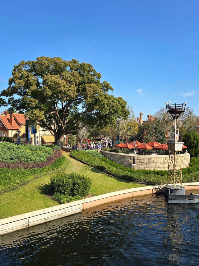 A Futuristic Feast for the Senses at Epcot 🚀🌍