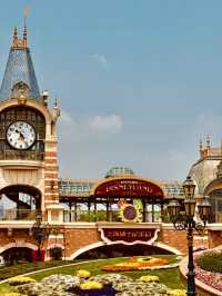 Thrilling Attractions and Innovative Design