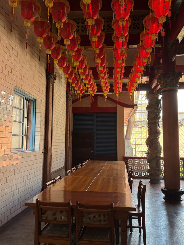 《香煙裊裊、古樑沉靜，宜蘭昭應宮以兩百年時光，見證城市變遷，也庇佑世代安穩》