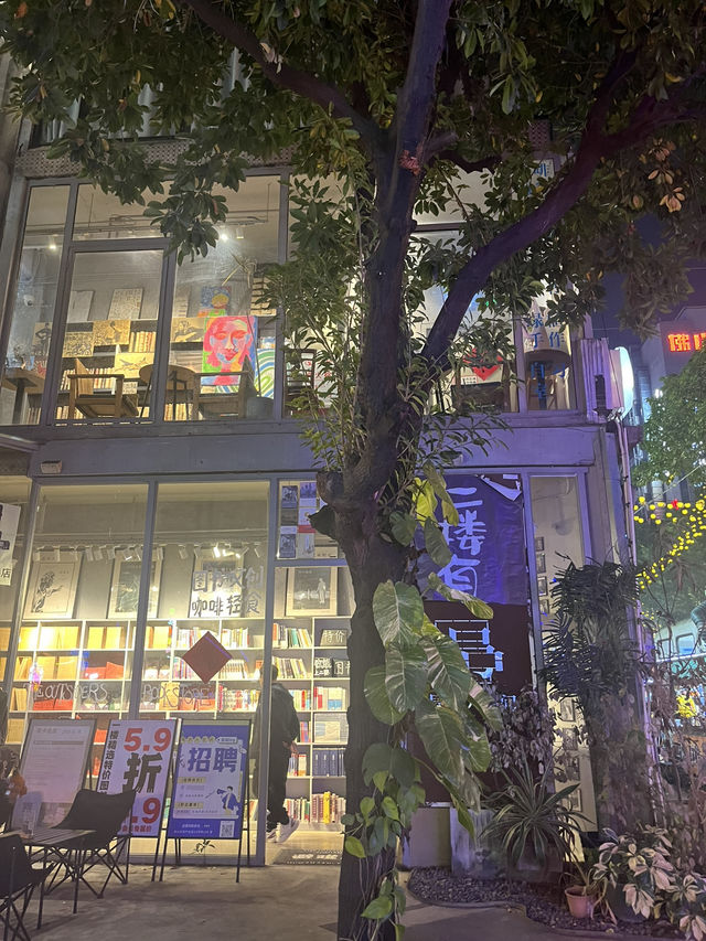 佛山夜色下的藝術人文漫遊🌙 佛山夜色下的藝術人文漫遊🌙