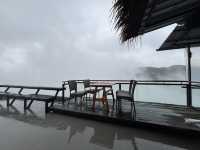 ส่งท้ายฤดูฝนด้วยหมอกขาวที่ “ผาฮี้” เชียงราย 🌧️🍃
