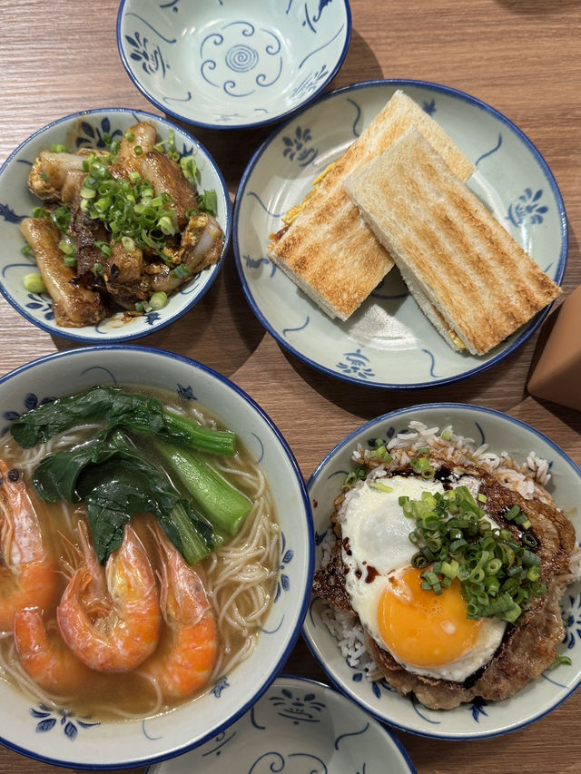《兩草必食香煎脆邊蛋肉餅飯》