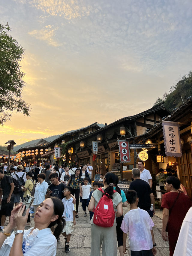 🇨🇳 Chasing the Light — A Day in Wangxian Valley 🇨🇳 Chasing the Light — A Day in Wangxian Valley