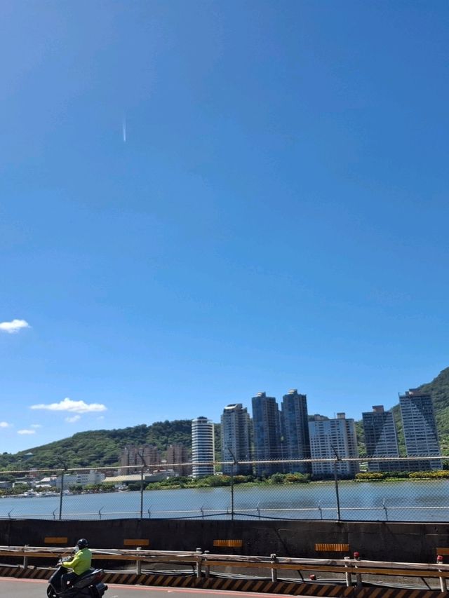 【關渡自行車道|迎風而行的河岸旅程】 【關渡自行車道|迎風而行的河岸旅程】