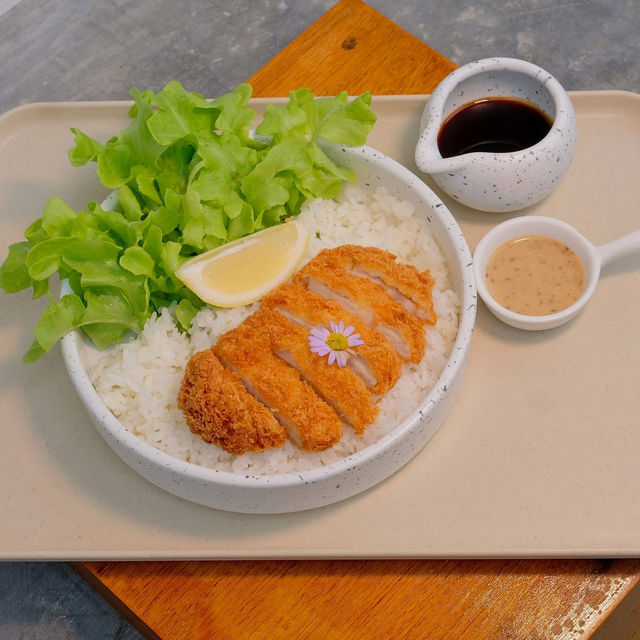 Bombyx Mori Cafe หัวหิน