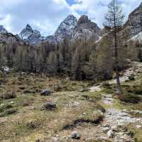 Karlsbader Hütte: Exploring Tyrol’s Mountain Majesty