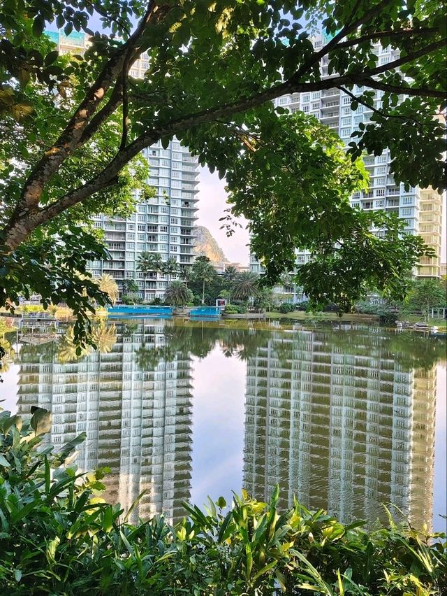 A Secluded Paradise by a Natural Lakeside Limestone Cliff