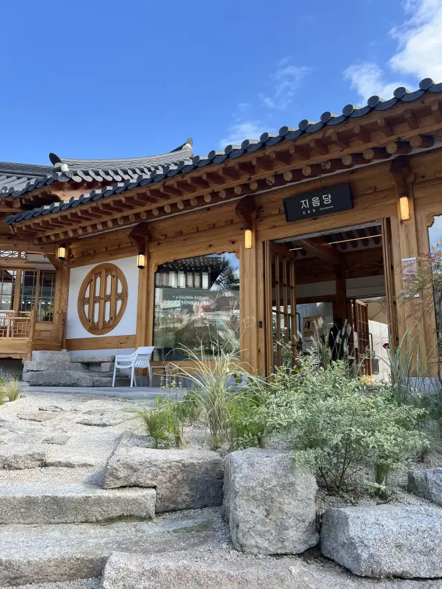 Various Hanoks in Bukchon Street