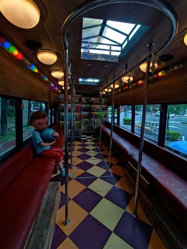 幾米月亮公車：都市裡的童心療癒站