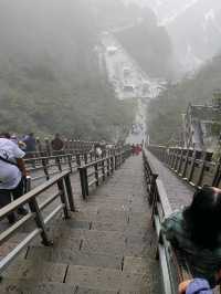 Гора Тяньмэнь прекрасна даже в тумане!