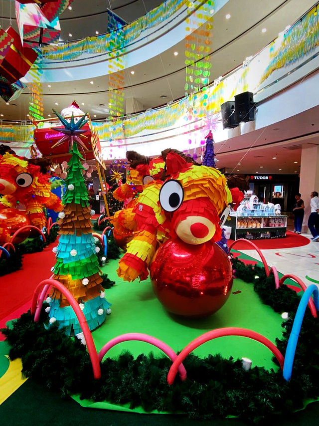 Queensbay Mall’s Happy Piñata Holiday Queensbay Mall’s Happy Piñata Holiday