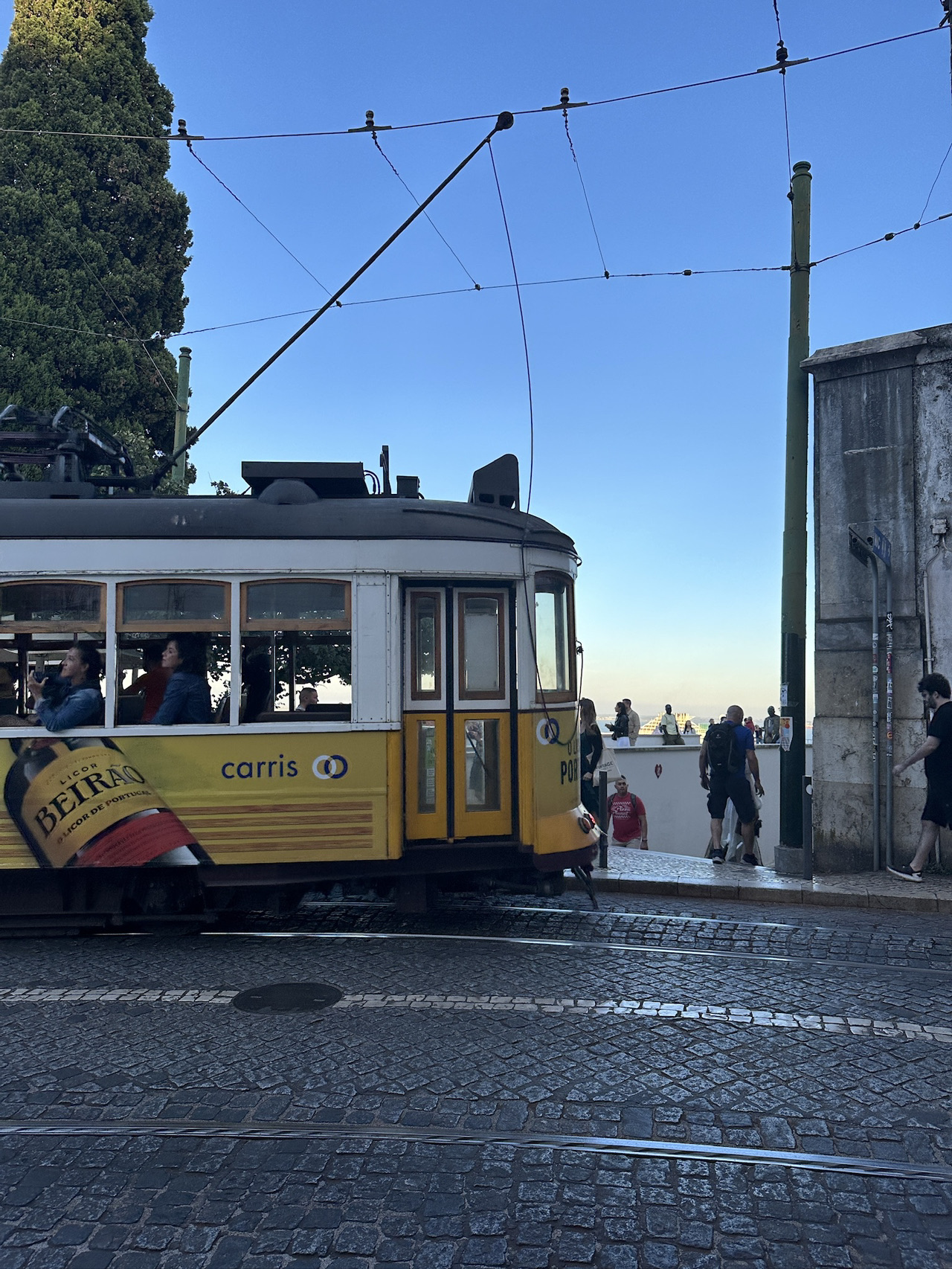 🌞🇵🇹 Lisbon: Kota Tujuh Bukit & Cahaya Emas