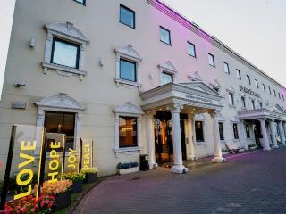 Grand Sapphire Banqueting & Hotel 的藍寶石璀璨光芒。