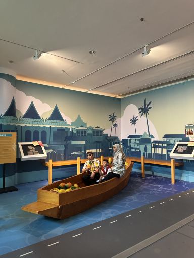 メタルエッチング クアラルンプール 絵画 クアラルンプール必見！マレーシア国立銀行でアート壁画を大発見