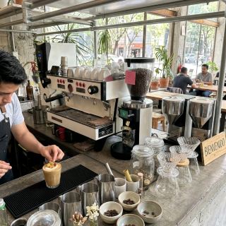 スポーツ観戦が楽しめる居心地の良いカフェ。