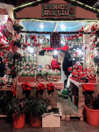 🎄🎅 Giant Logs & Cathedral Lights: The Magic of Barcelona’s Christmas Markets! ✨🇪🇸