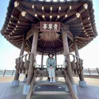 청초호 한가운데에 떠있는 정자